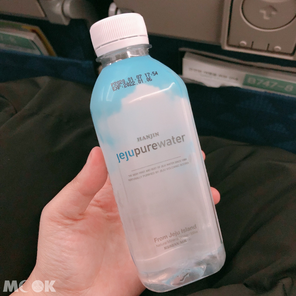 大韓航空機內配送小礦泉水