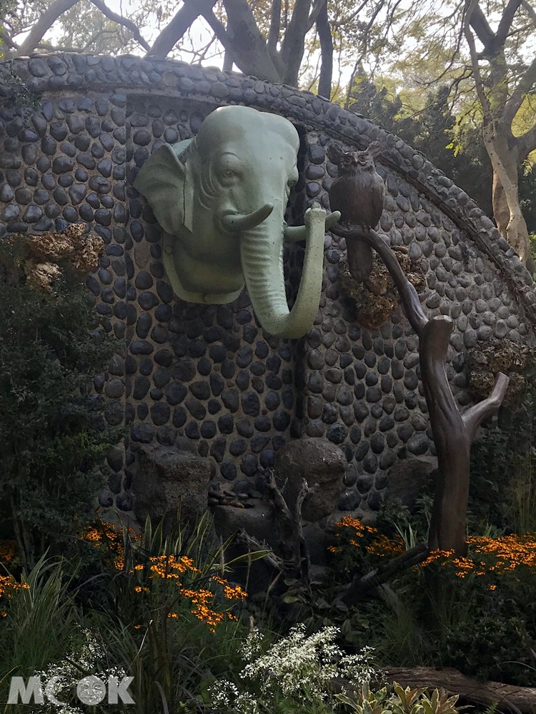 台灣 新竹 北台灣 新竹市立動物園  半圓形鳥籠 黃魚鴞的家 象頭 大耳朵 雕塑