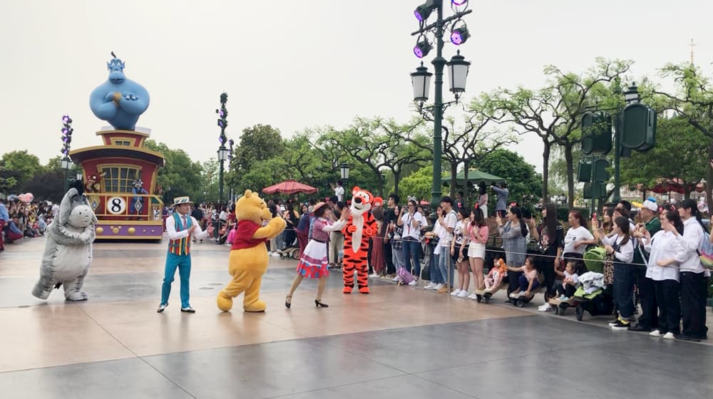 上海迪士尼米奇童話專列遊行