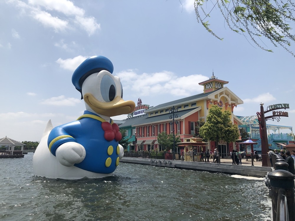 上海迪士尼度假區迪士尼小鎮巨大唐老鴨